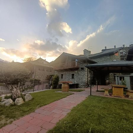 Le Temps Retrouve - Casa Tipica Con Giardino Villa Villeneuve Exterior foto