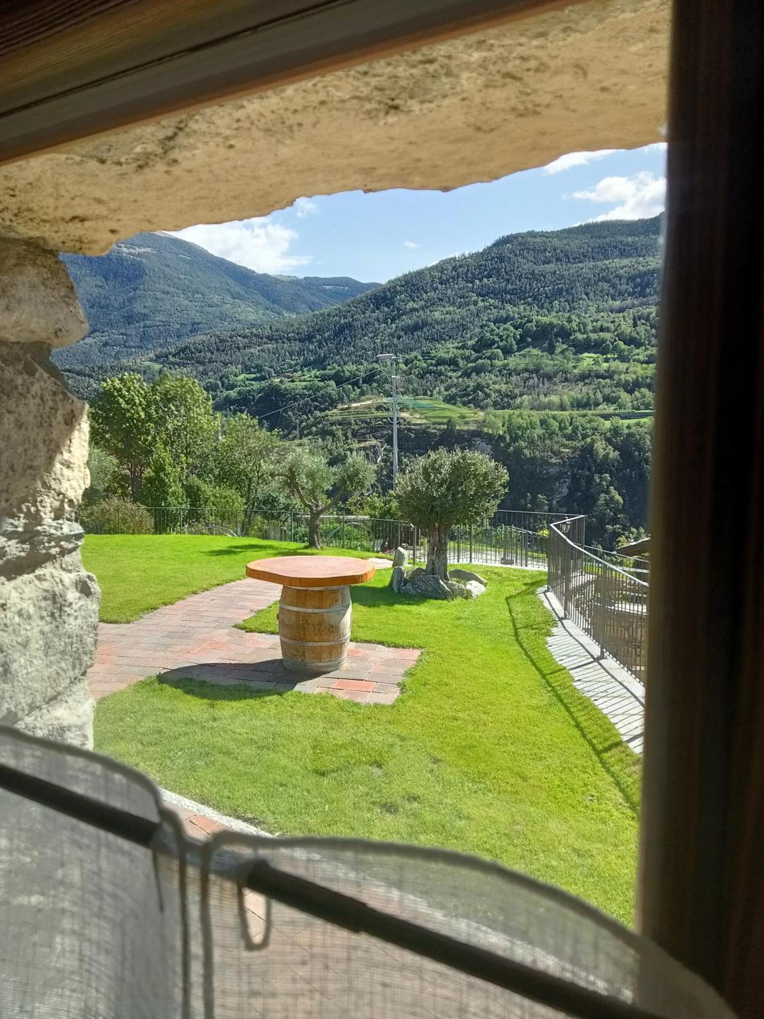 Le Temps Retrouve - Casa Tipica Con Giardino Villa Villeneuve Exterior foto