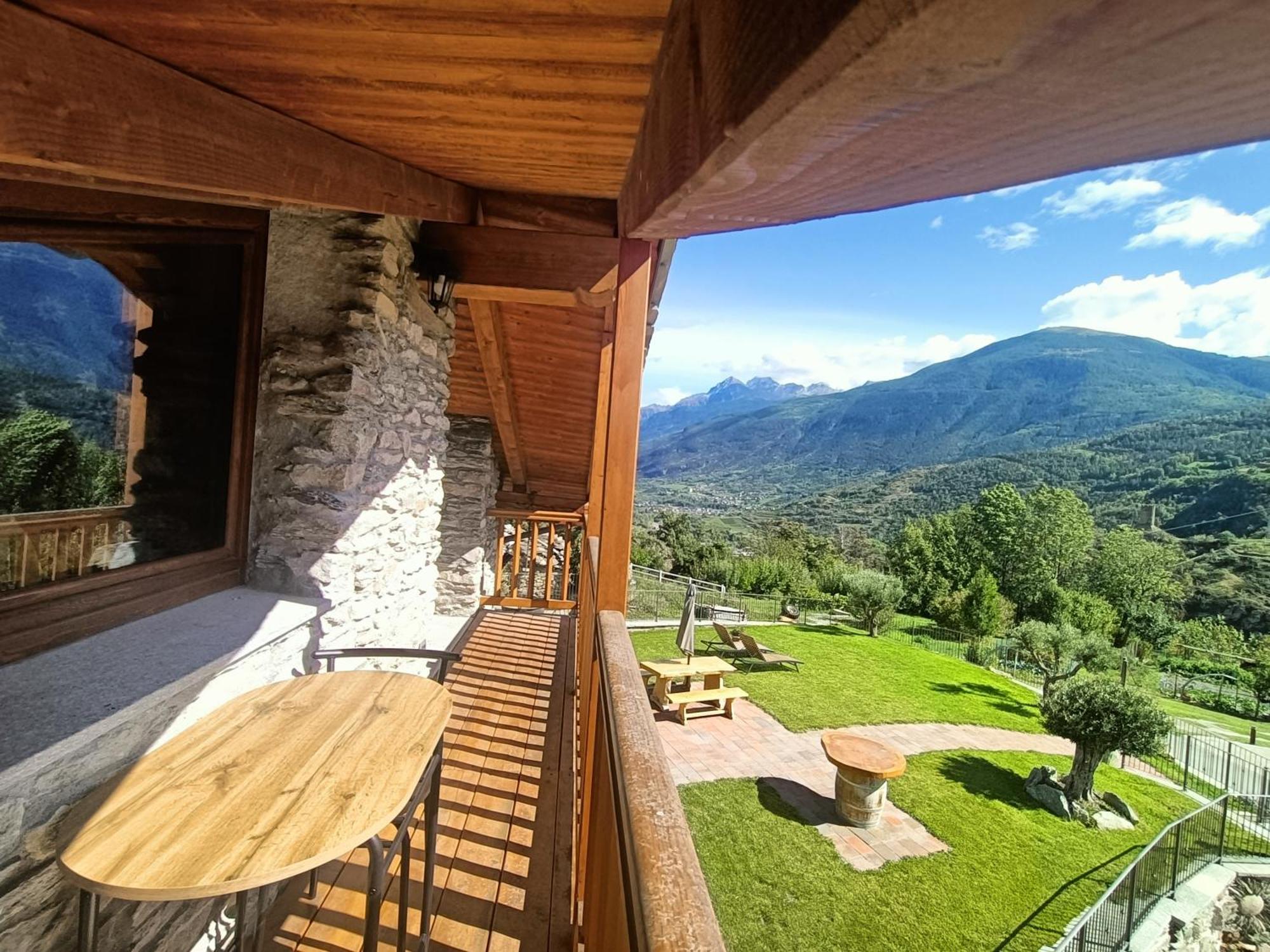 Le Temps Retrouve - Casa Tipica Con Giardino Villa Villeneuve Exterior foto