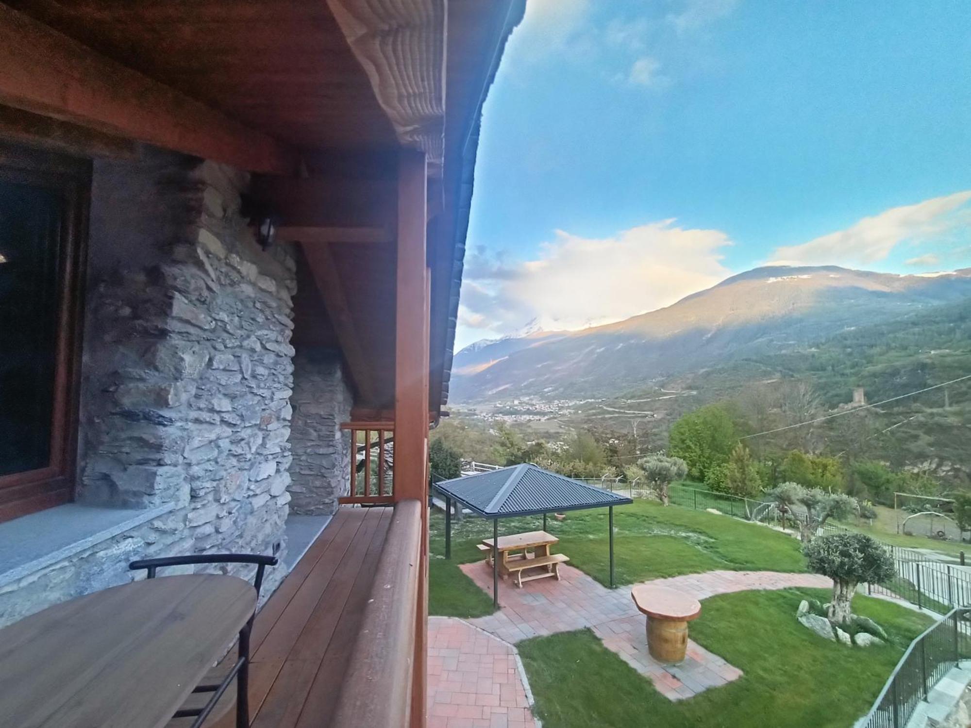 Le Temps Retrouve - Casa Tipica Con Giardino Villa Villeneuve Exterior foto