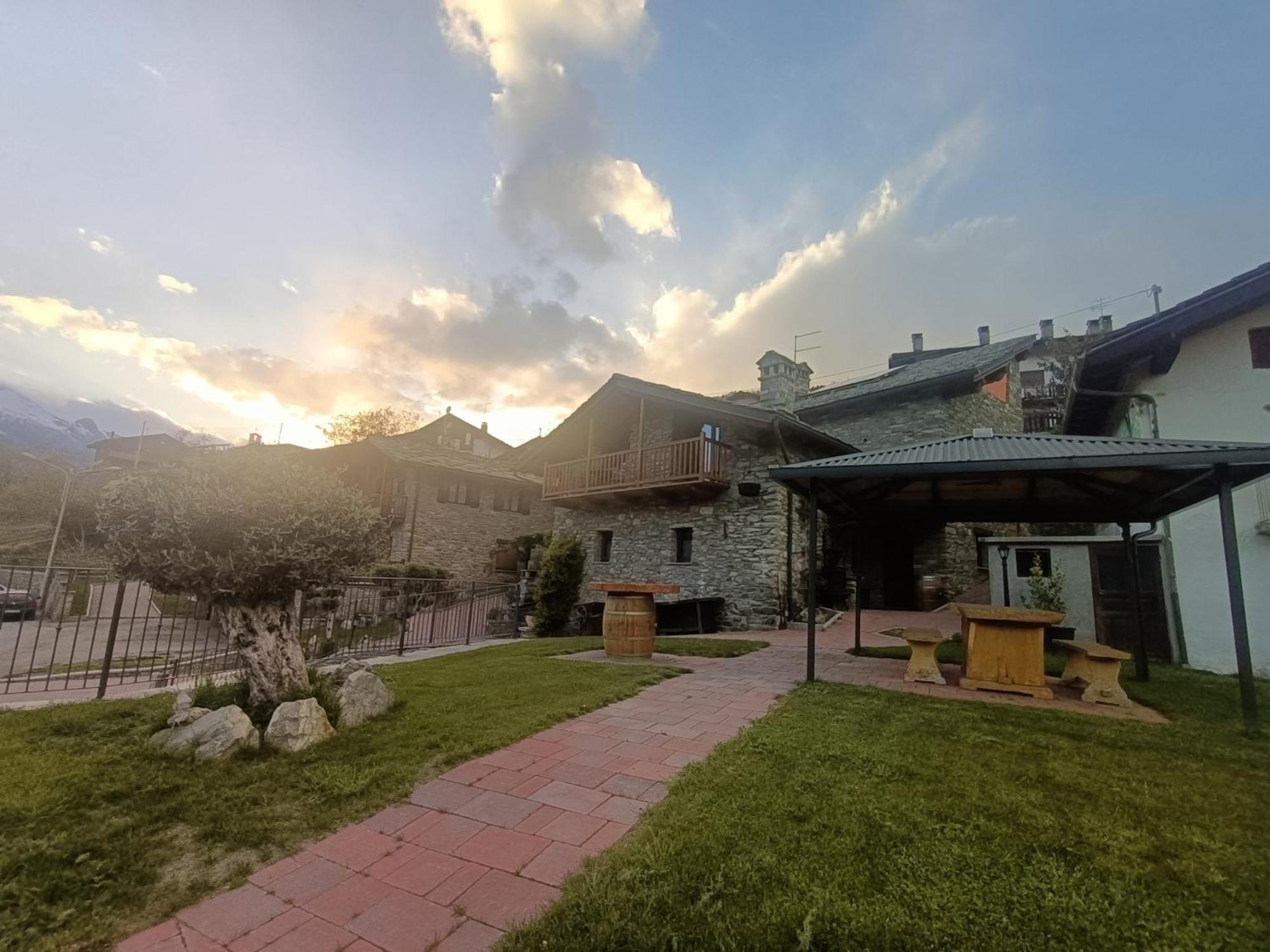 Le Temps Retrouve - Casa Tipica Con Giardino Villa Villeneuve Exterior foto