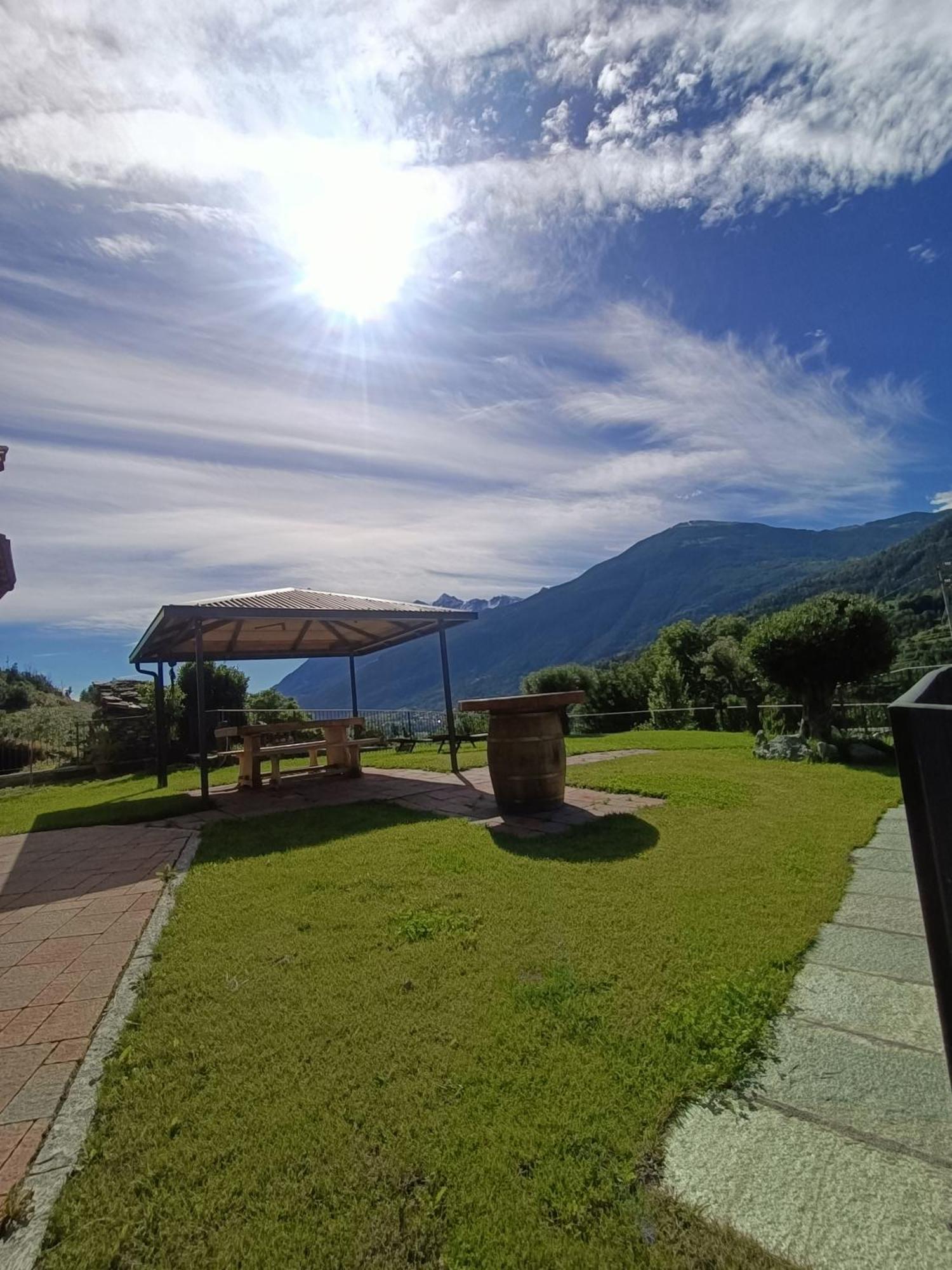 Le Temps Retrouve - Casa Tipica Con Giardino Villa Villeneuve Exterior foto