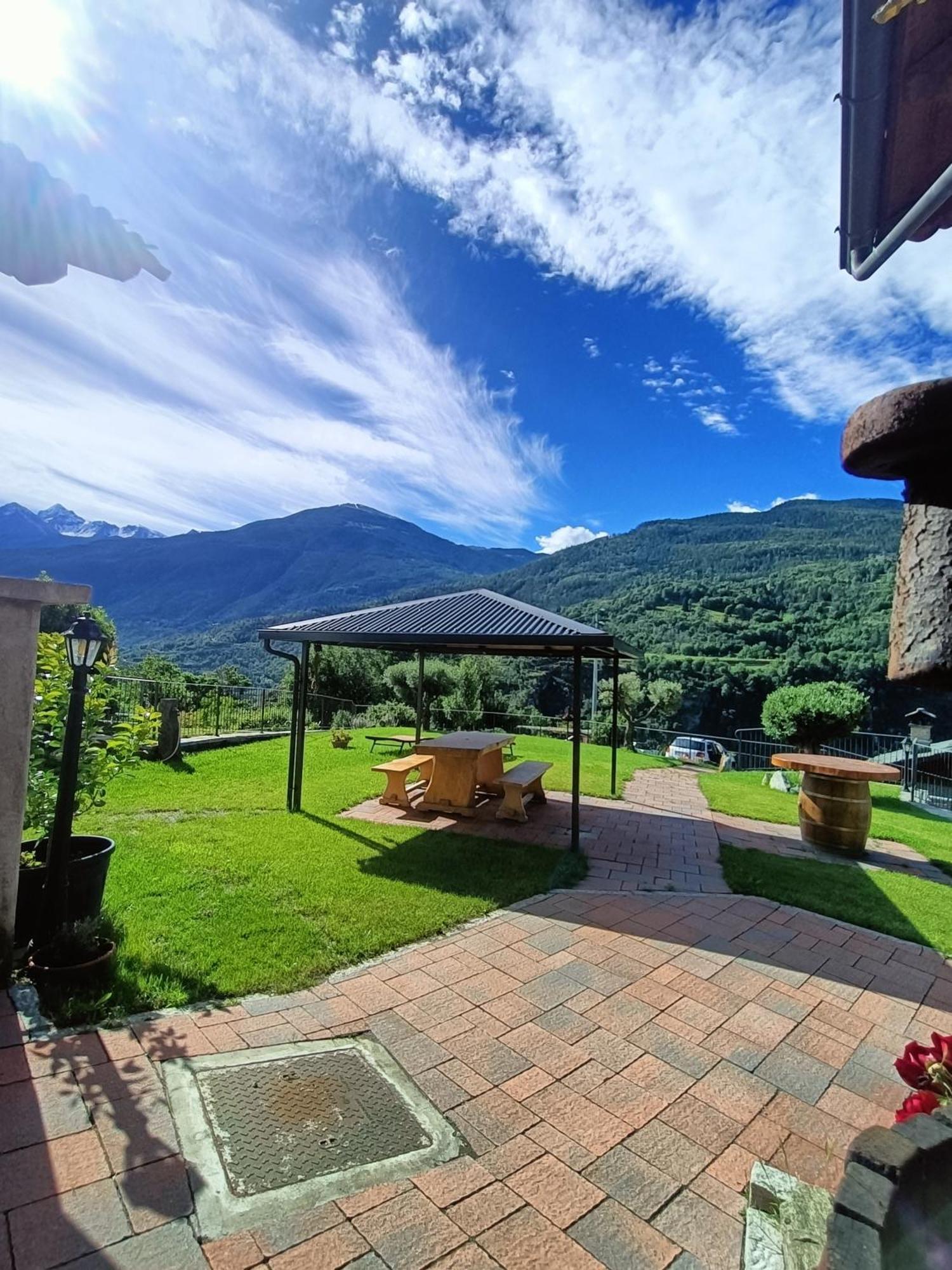 Le Temps Retrouve - Casa Tipica Con Giardino Villa Villeneuve Exterior foto